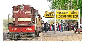 GLOBE TREKKER: Tough Trains: India’s Independence Railroads (image)