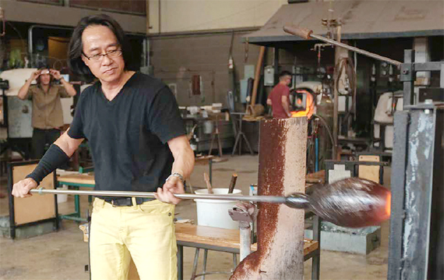 Mark Mitsuda has been teaching glassblowing at Punahou School since 1998. Photo: Courtesy of Mark Markley